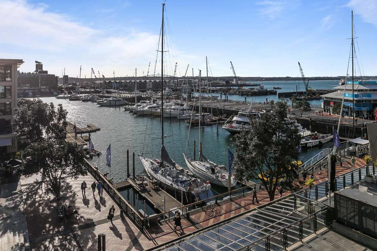 Stunning & Spacious Haven On The Waterfront! Auckland Eksteriør bilde