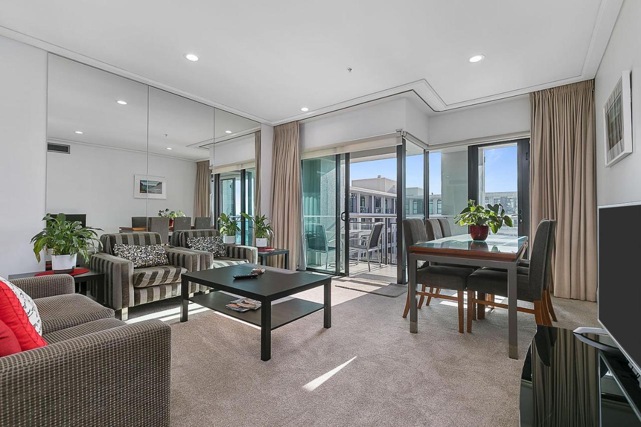 Stunning & Spacious Haven On The Waterfront! Auckland Eksteriør bilde